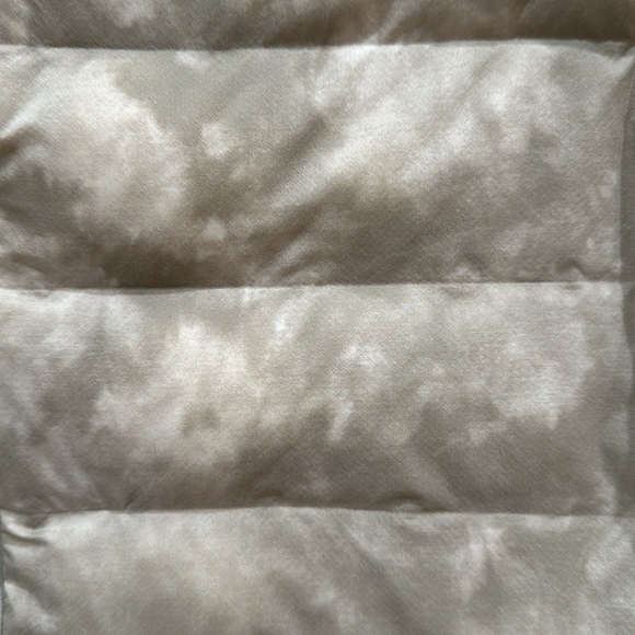 lululemon athletica Beige Tie-Dye Puffer Jacket No Wear Excellent condition - Picture 10 of 10